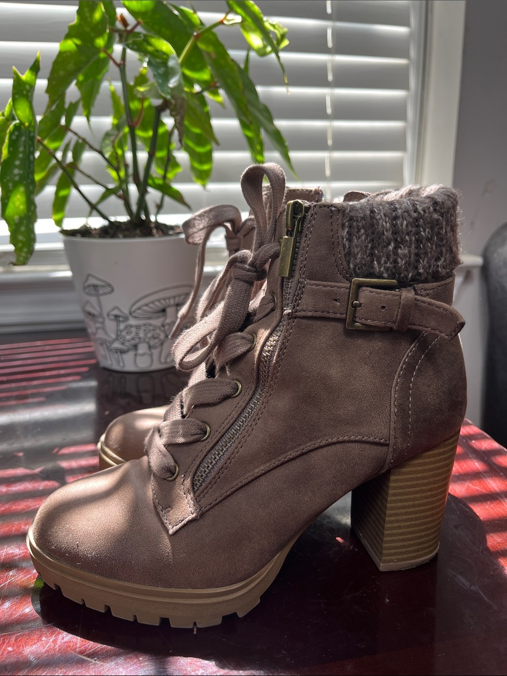 Report WMS size 5.5 Heeled Boots